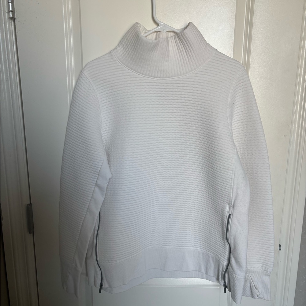all in motion White Quilted Turtleneck Sweatshirt